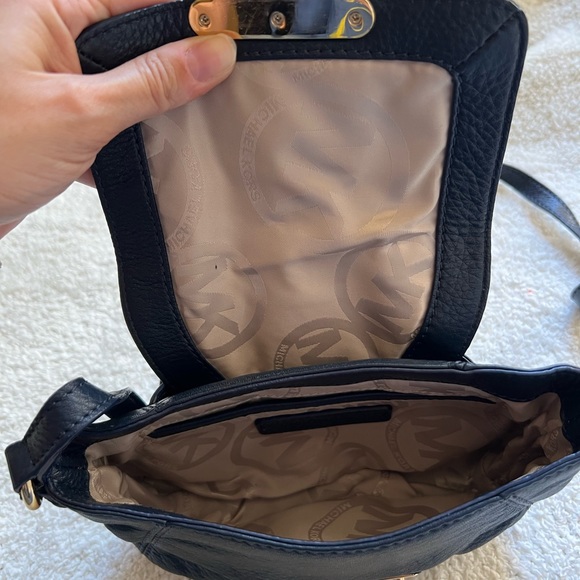 MICHAEL Michael Kors Charlton Leather Crossbody Bag - Picture 7 of 12